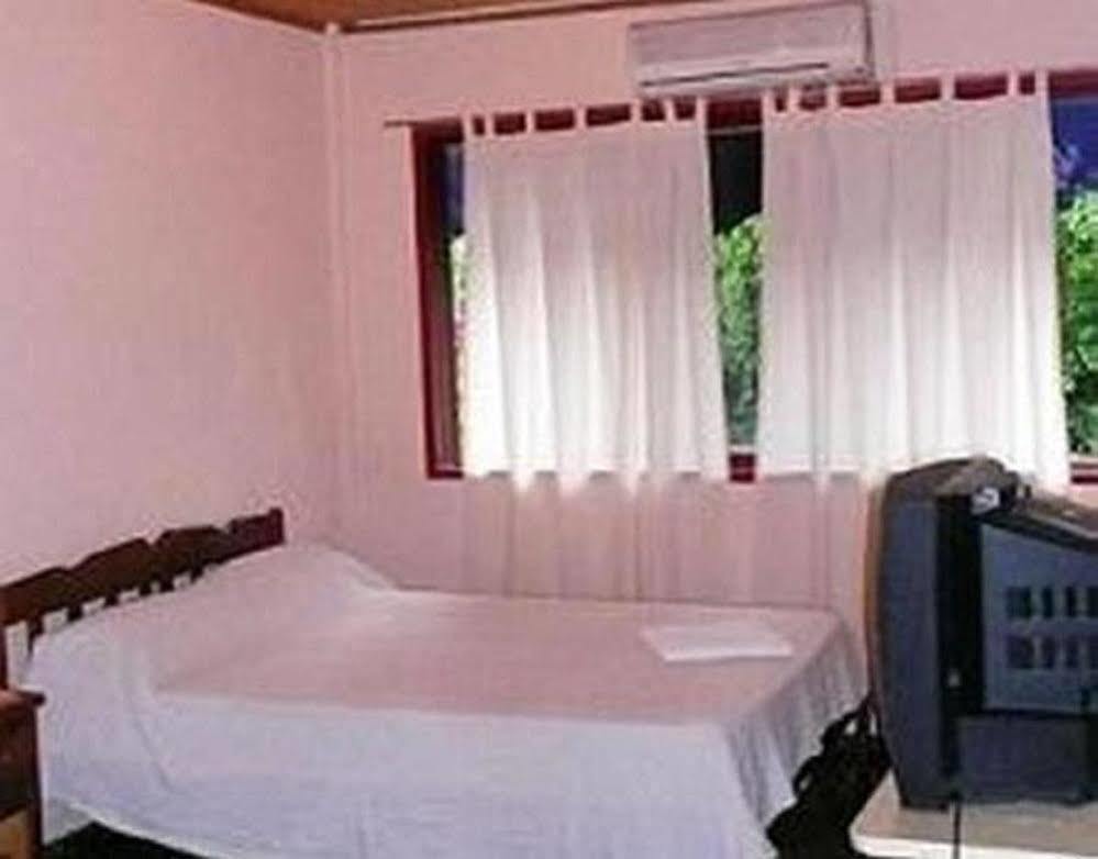 Hostel Residencial Uno Puerto Iguazú Zewnętrze zdjęcie